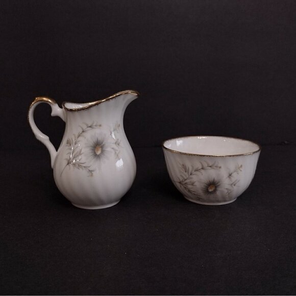 Elizabethan England Fine Bone China Cream & Sugar Set Bowl Pitcher White Daisies - Picture 3 of 7